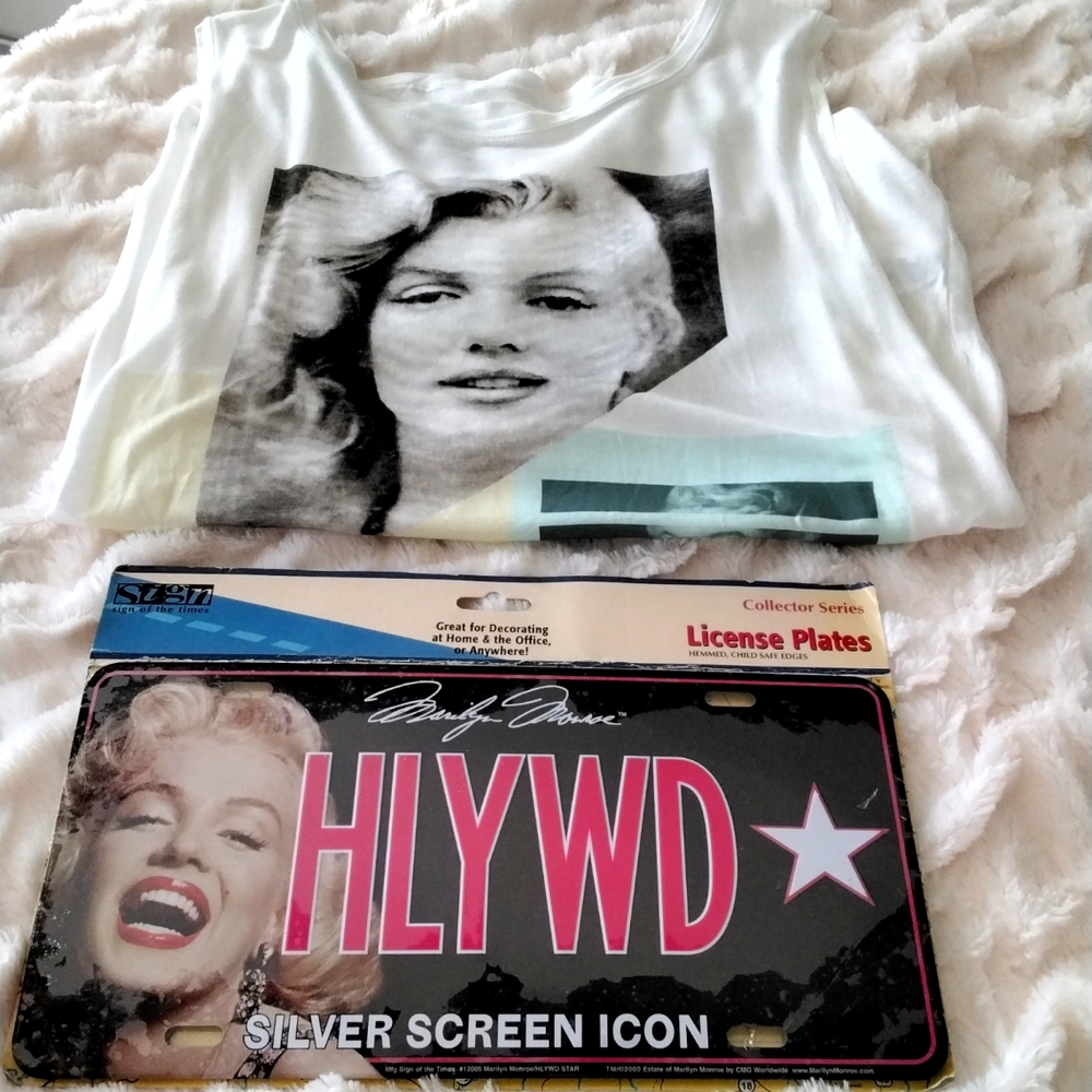NWOT Marilyn Monroe muscle style T shirt and decorative license plate